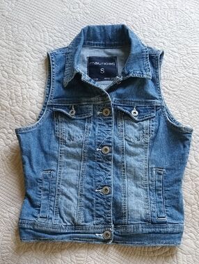 Maurices Denim Jean Button-Front Sleeveless Vest - Light Blue Size S
